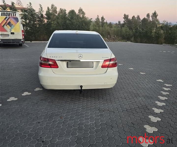 2013' Mercedes-Benz E 250 photo #4