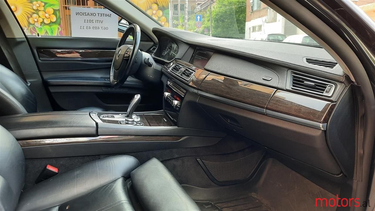 2011' BMW 750 photo #6