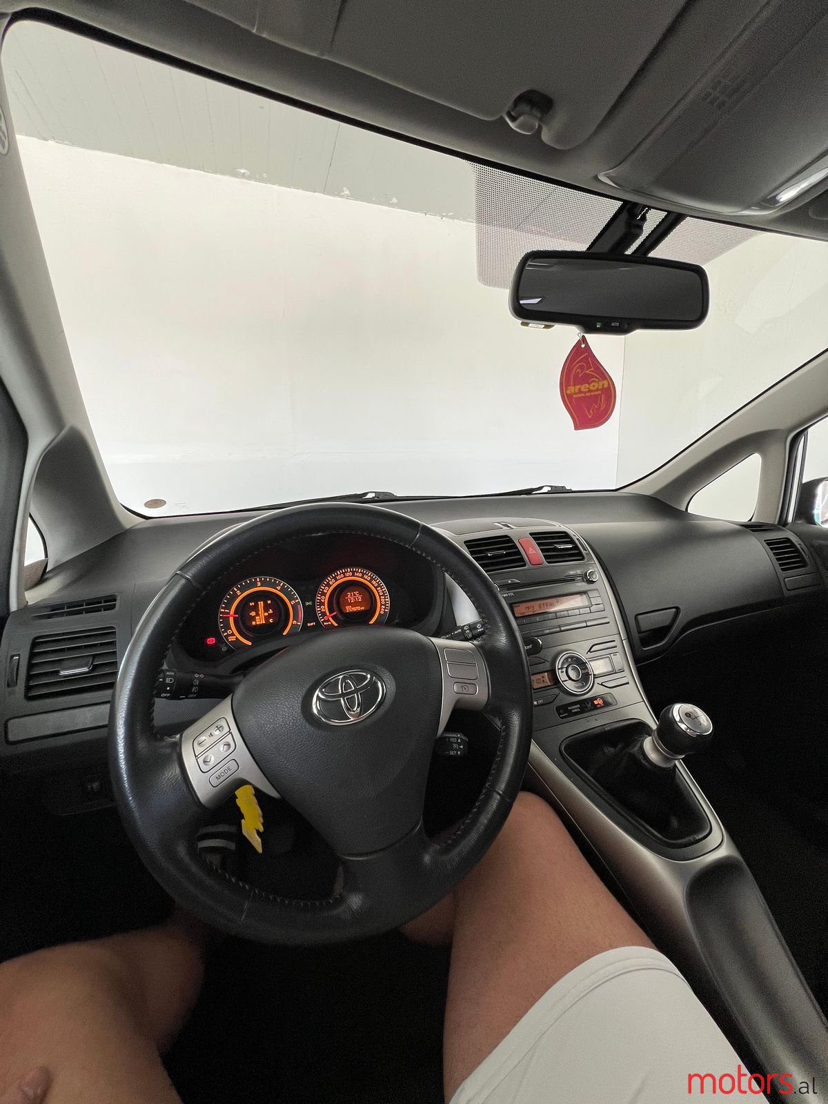2007' Toyota Auris photo #5