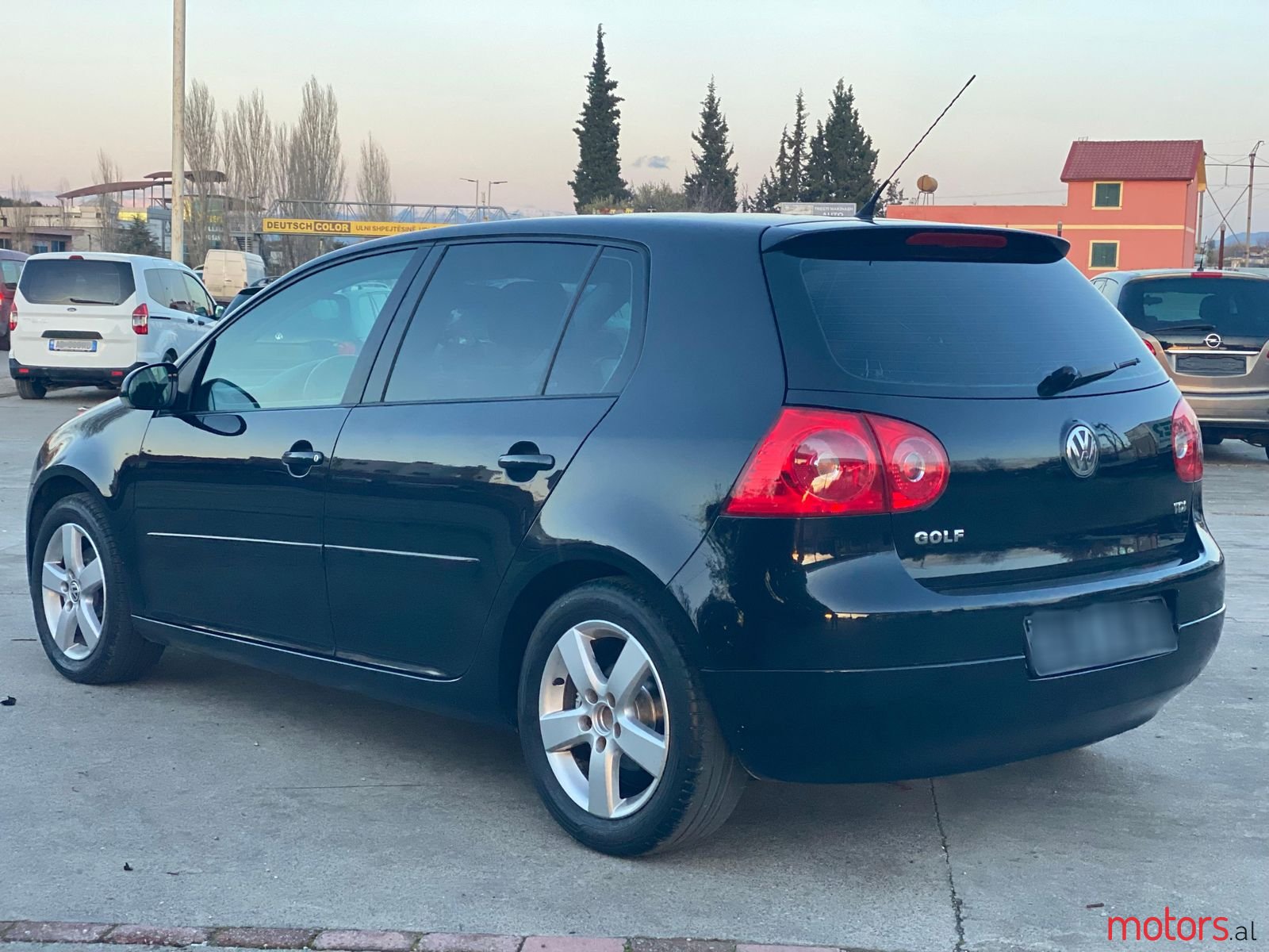 2008' Volkswagen Golf photo #3