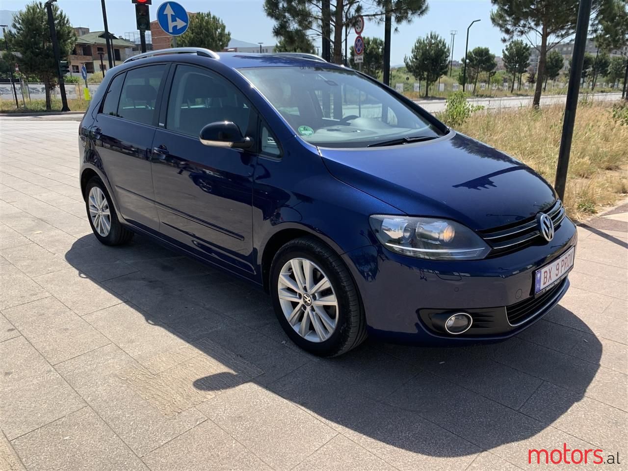 2011' Volkswagen Golf Plus photo #1