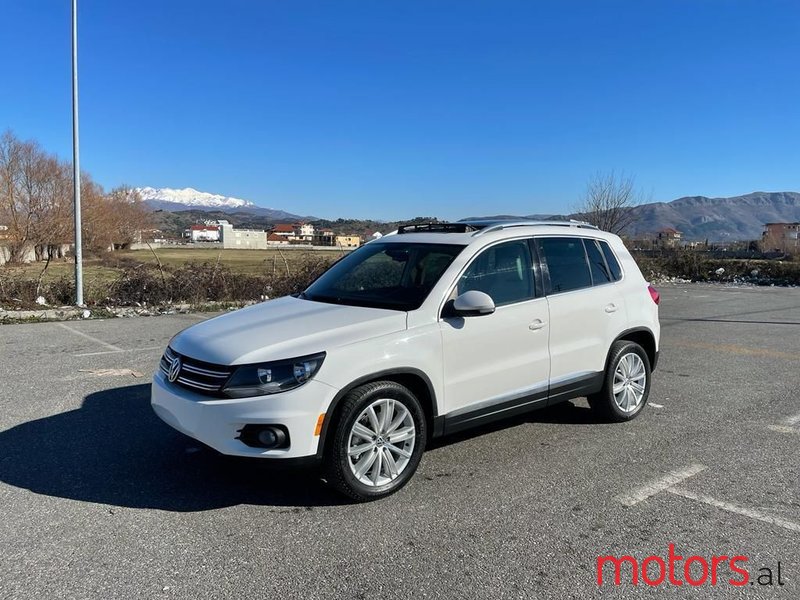 2012' Volkswagen Tiguan photo #6