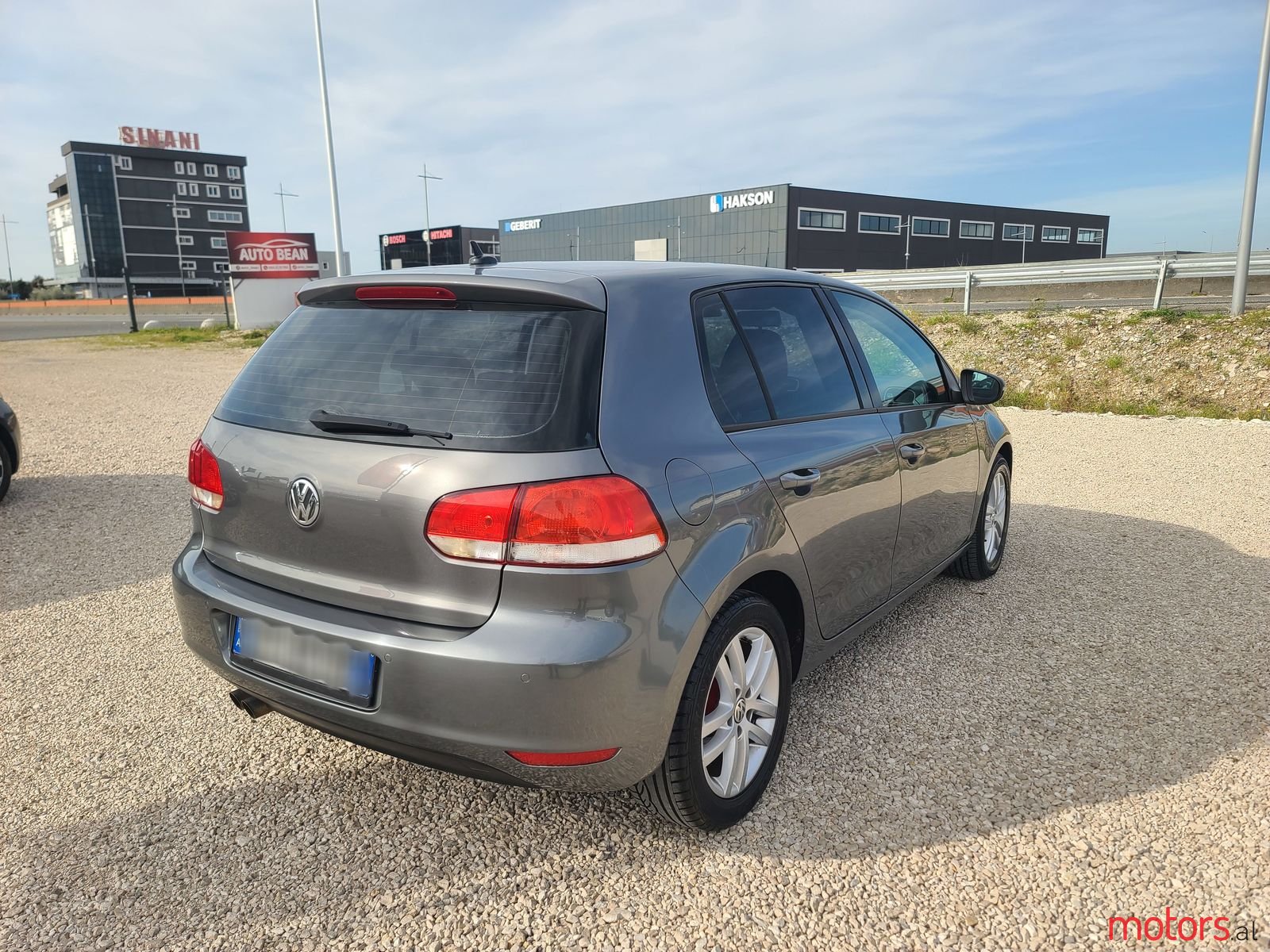 2010' Volkswagen Golf photo #4