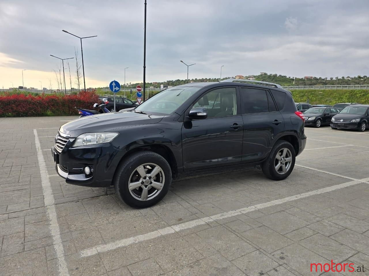 2012' Toyota RAV4 photo #2