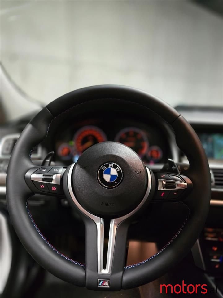 2012' BMW 520 photo #4