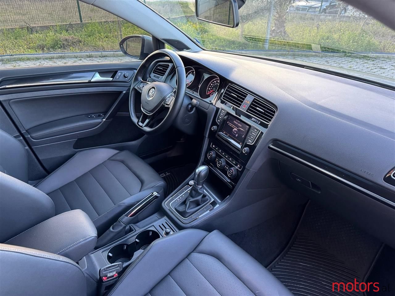 2015' Volkswagen Golf photo #2