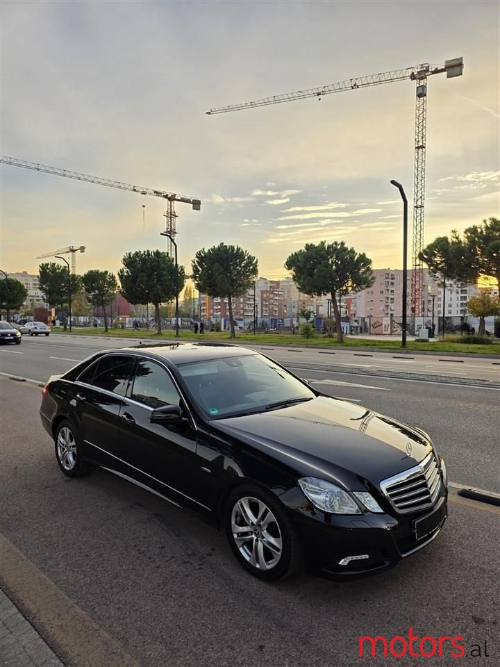 2010' Mercedes-Benz E 220 photo #3
