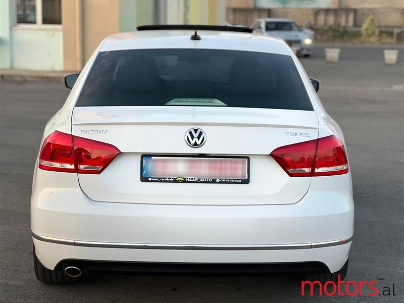 2013' Volkswagen Passat photo #5