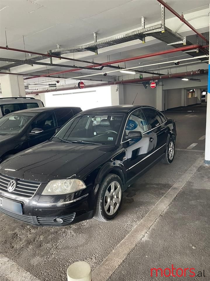 2002' Volkswagen Passat photo #2