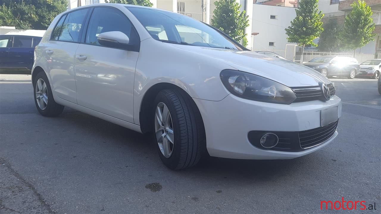 2009' Volkswagen Golf photo #1