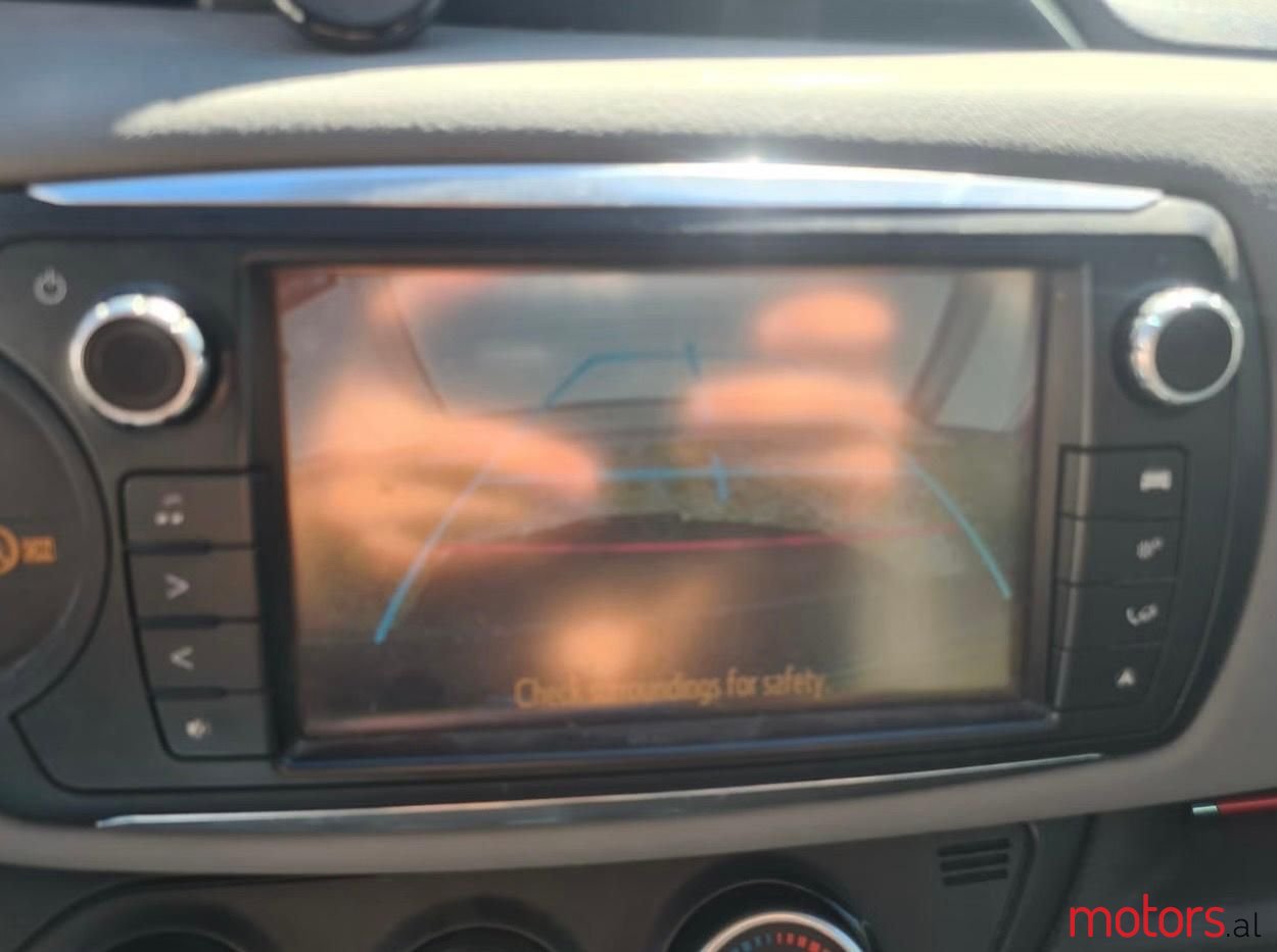 2016' Toyota Yaris photo #2
