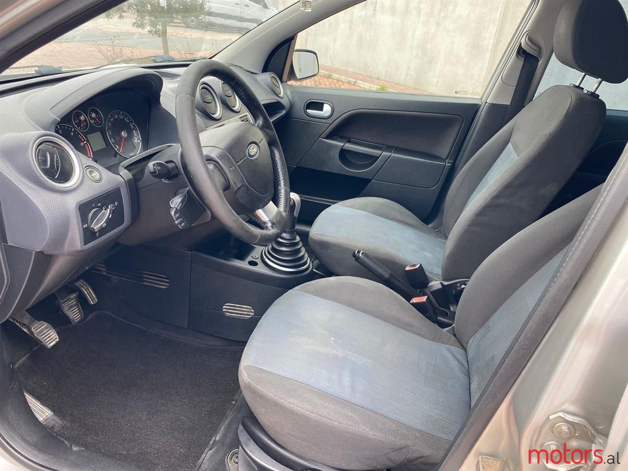 2006' Ford Fiesta photo #2