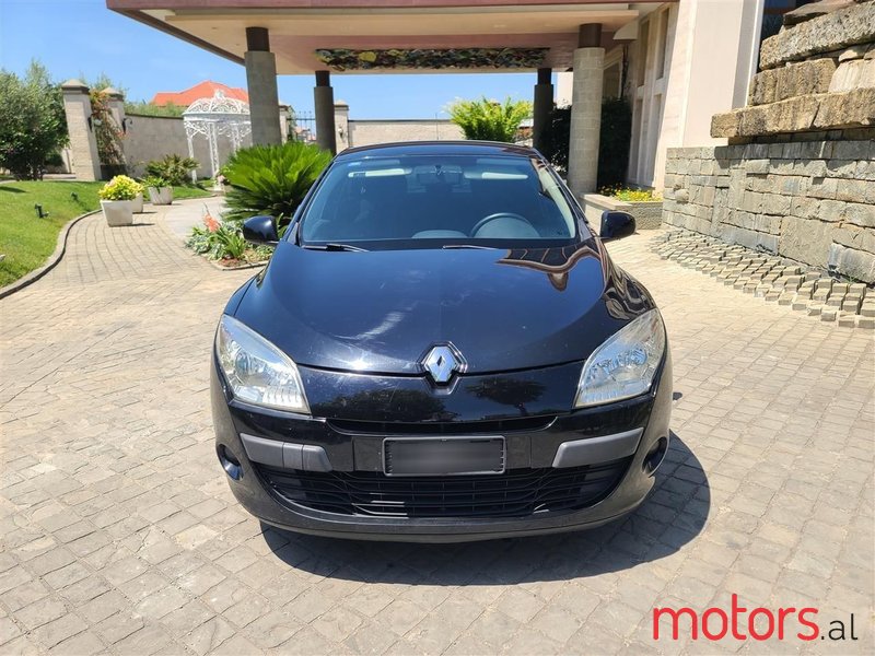 2012' Renault Megane photo #2