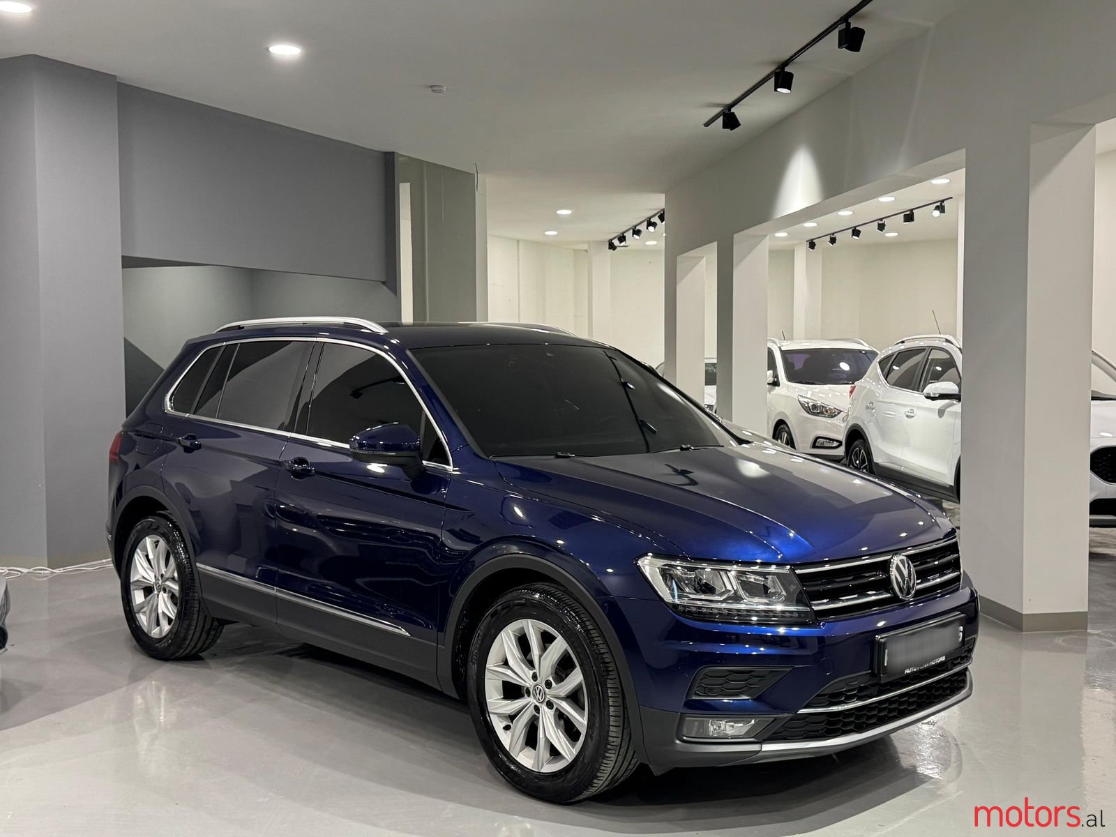 2018' Volkswagen Tiguan photo #3