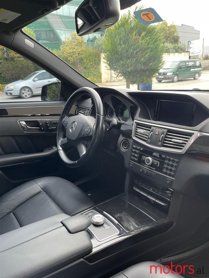 2011' Mercedes-Benz E 350 photo #2