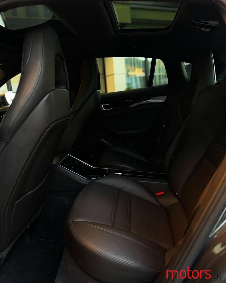 2017' Porsche Panamera photo #5