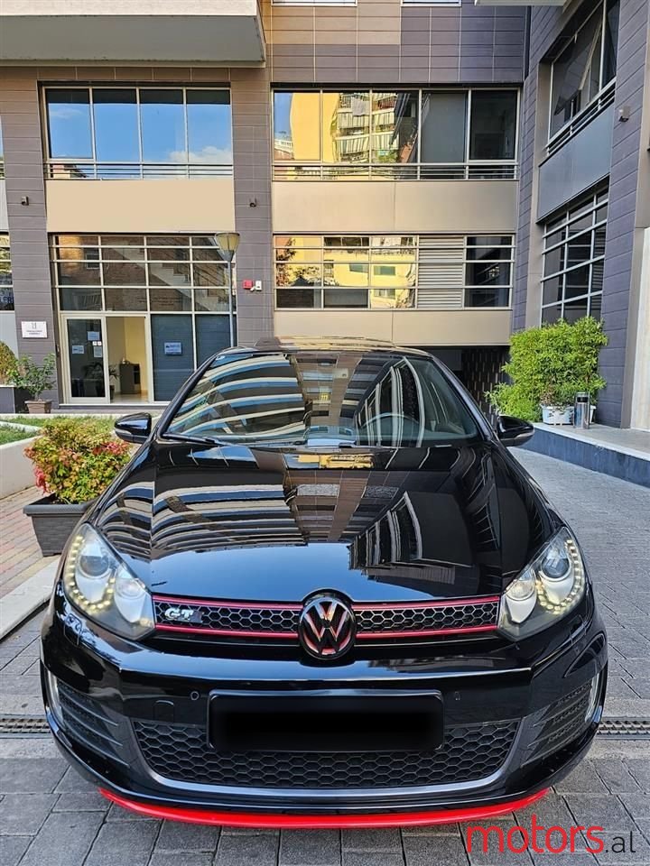 2011' Volkswagen Golf photo #2