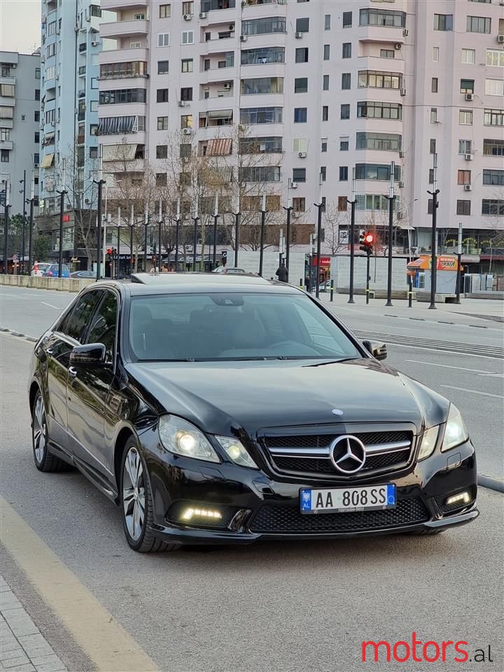 2011' Mercedes-Benz E 350 photo #2