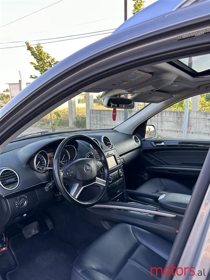 2011' Mercedes-Benz GL 350 photo #6