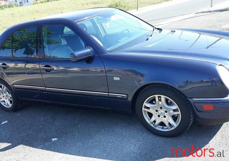 1999' Mercedes-Benz E 320 photo #1