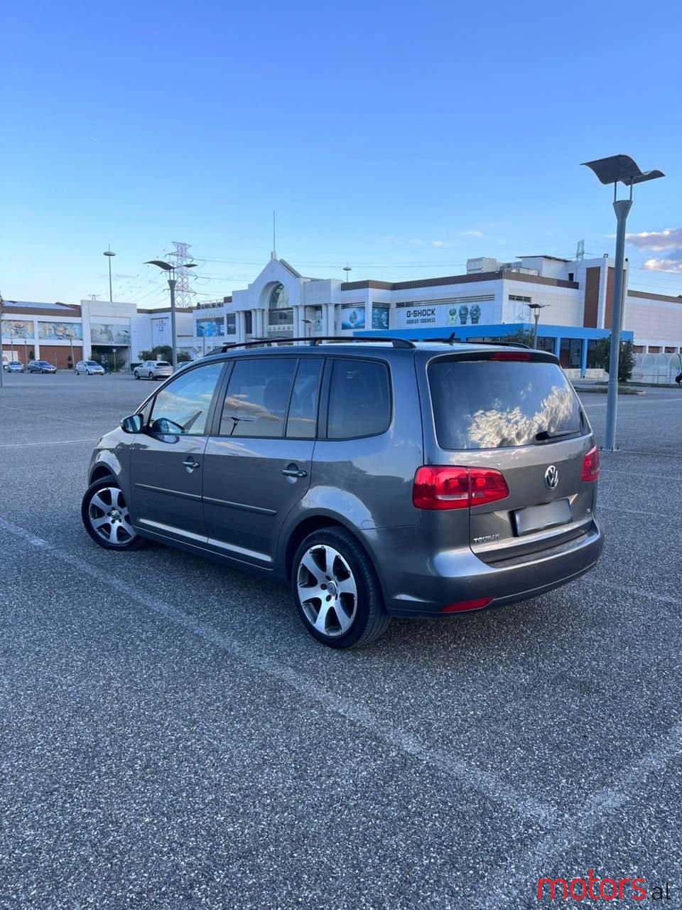 2011' Volkswagen Touran photo #6