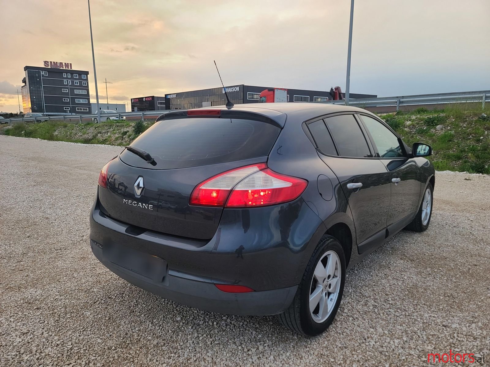 2010' Renault Megane photo #5