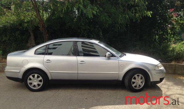 2002' Volkswagen Passat photo #1