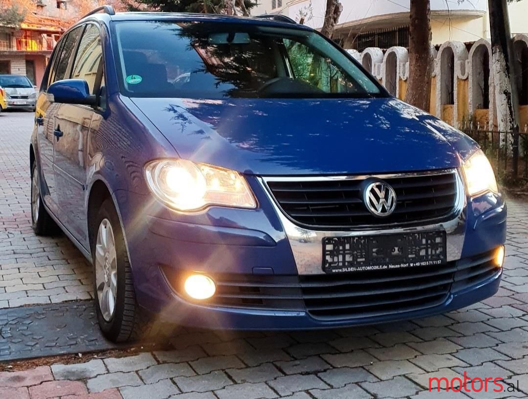 2008' Volkswagen Touran photo #2