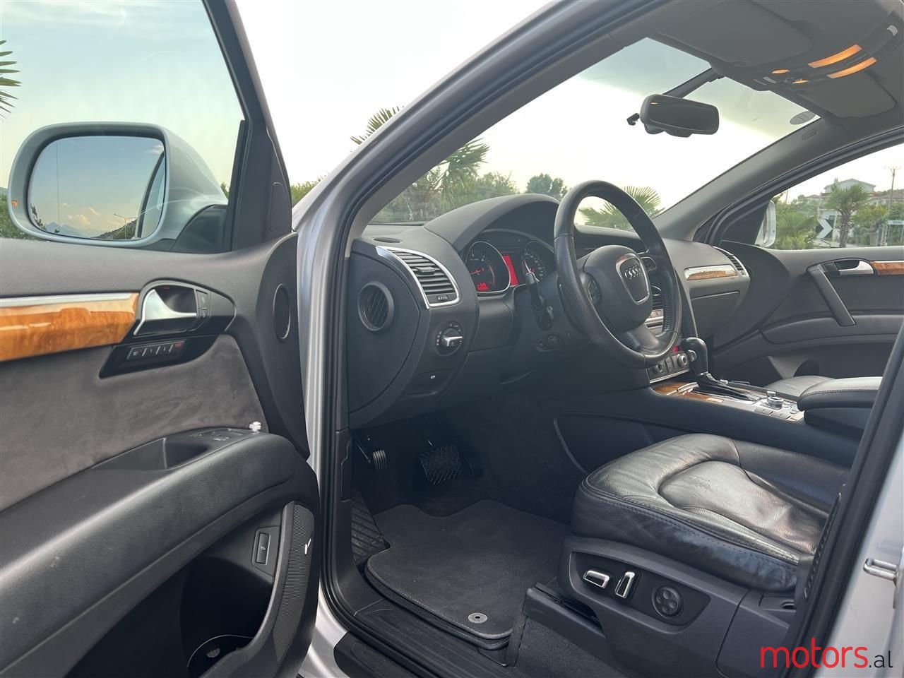 2011' Audi Q7 photo #6