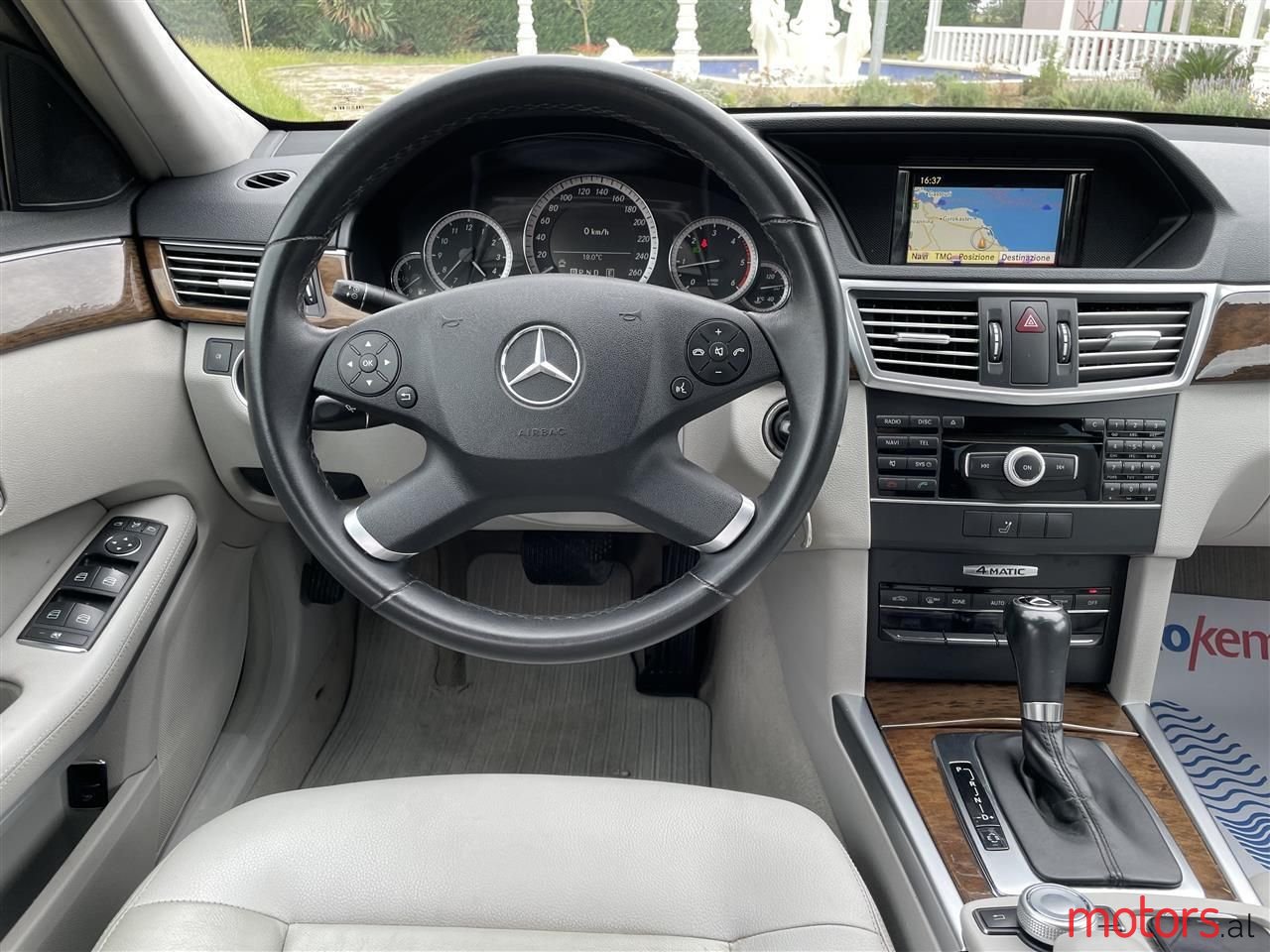 2011' Mercedes-Benz E 250 photo #3