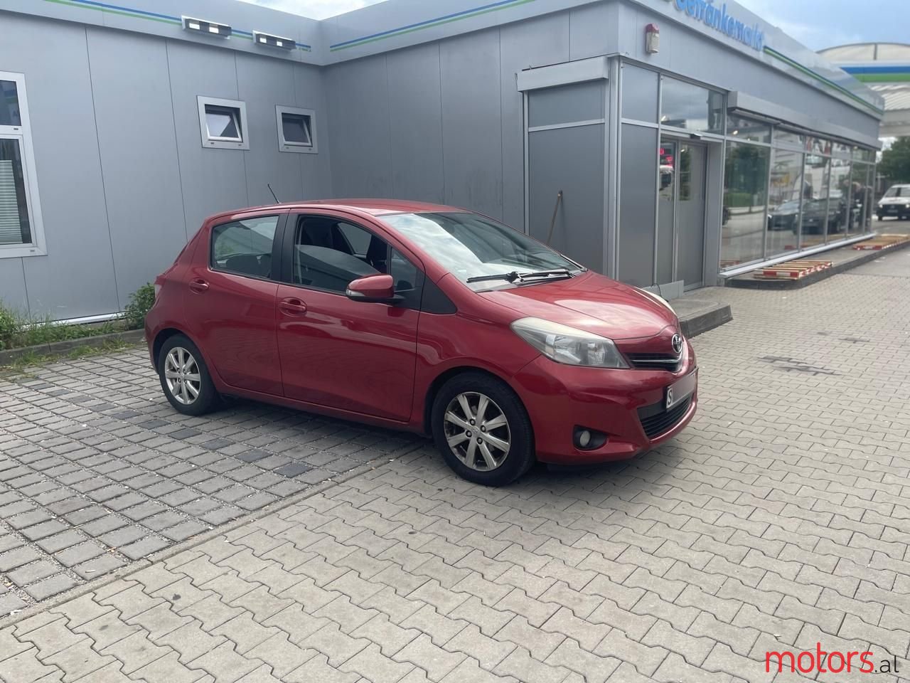 2012' Toyota Yaris photo #2