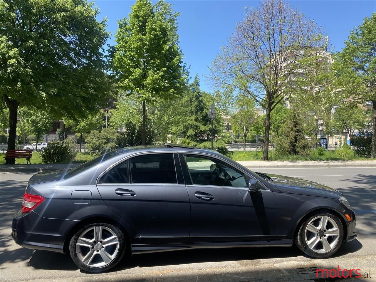 2011' Mercedes-Benz C 300 photo #1