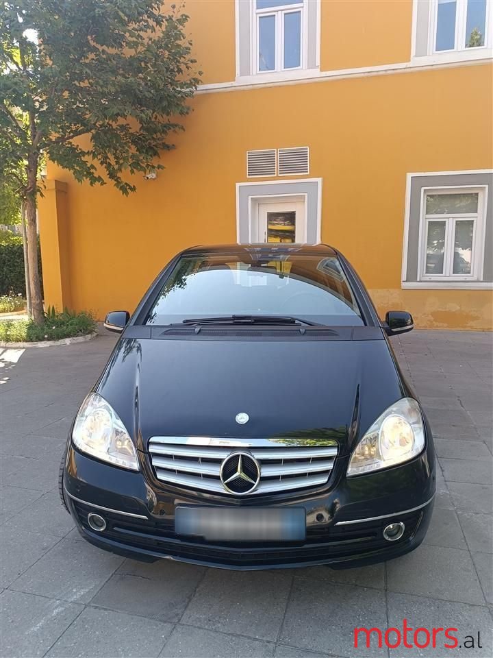 2009' Mercedes-Benz A 180 photo #3