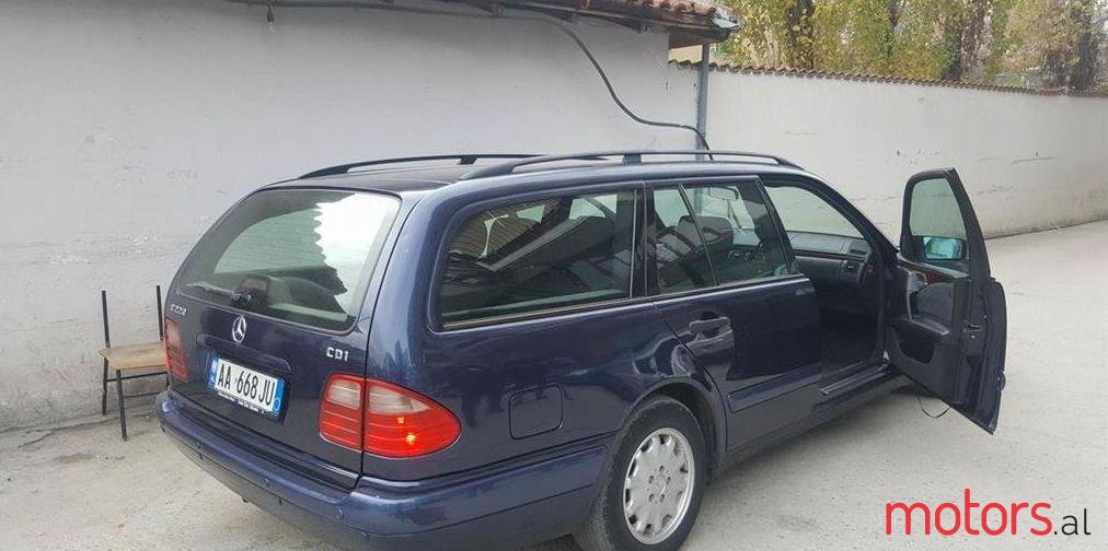 1999' Mercedes-Benz 220 photo #1