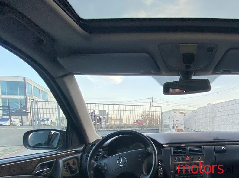 2001' Mercedes-Benz 270 photo #3