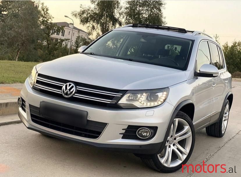 2012' Volkswagen Tiguan photo #2