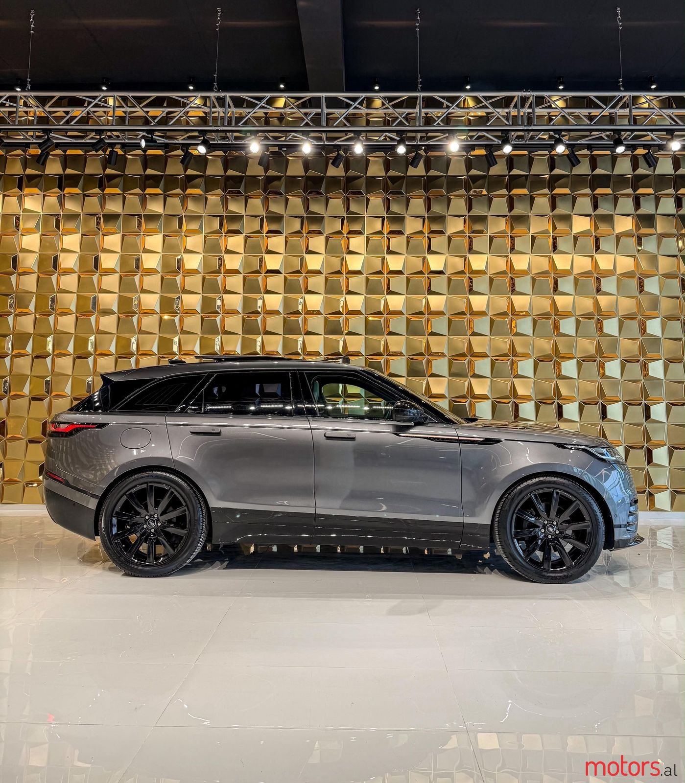2018' Land Rover Range Rover Velar photo #3