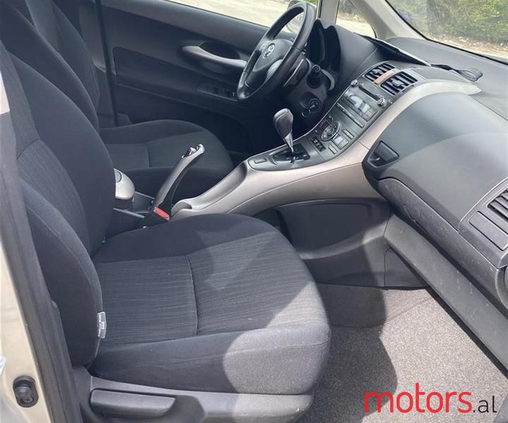 2008' Toyota Auris photo #6
