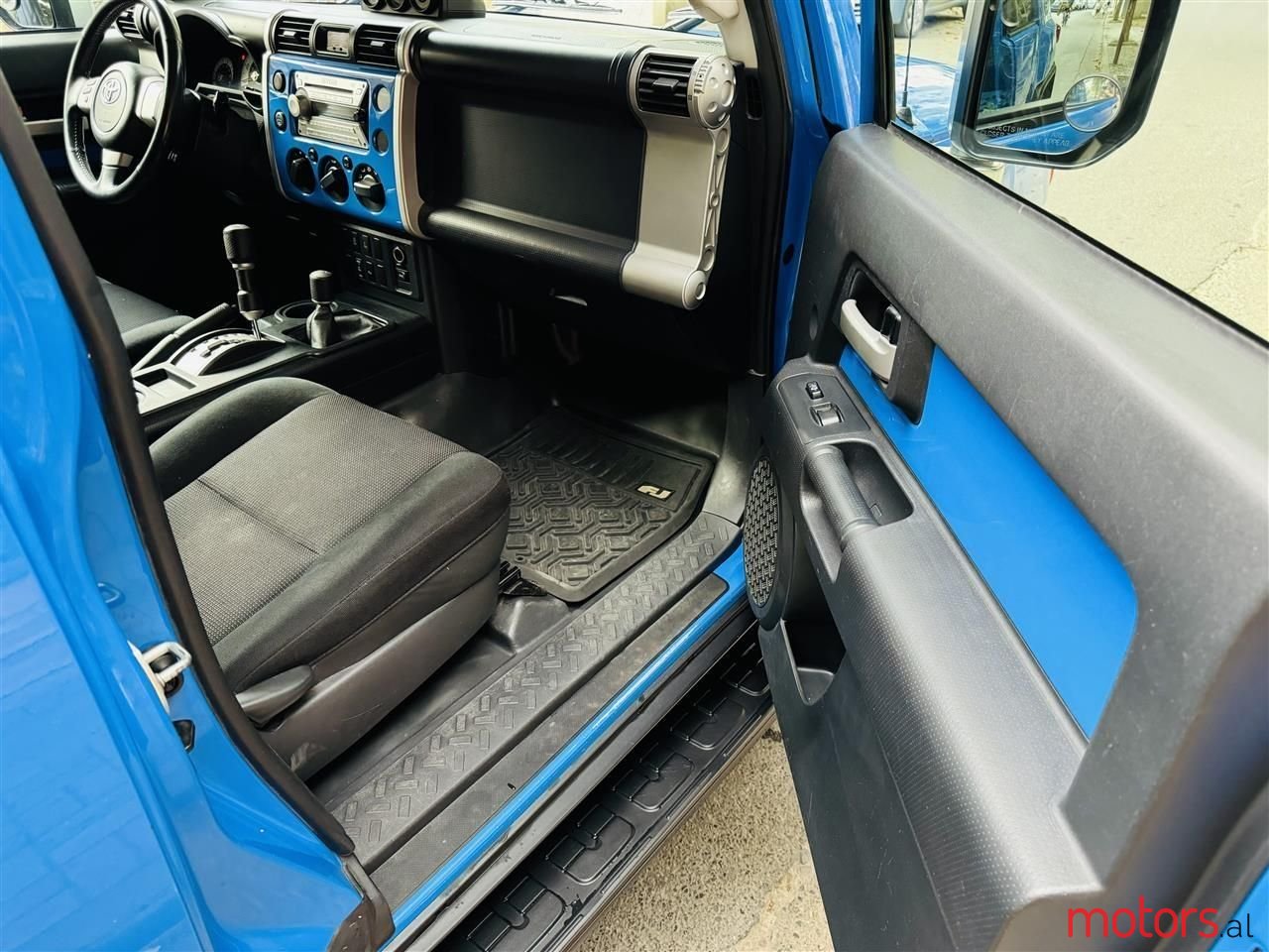 2007' Toyota FJ photo #3