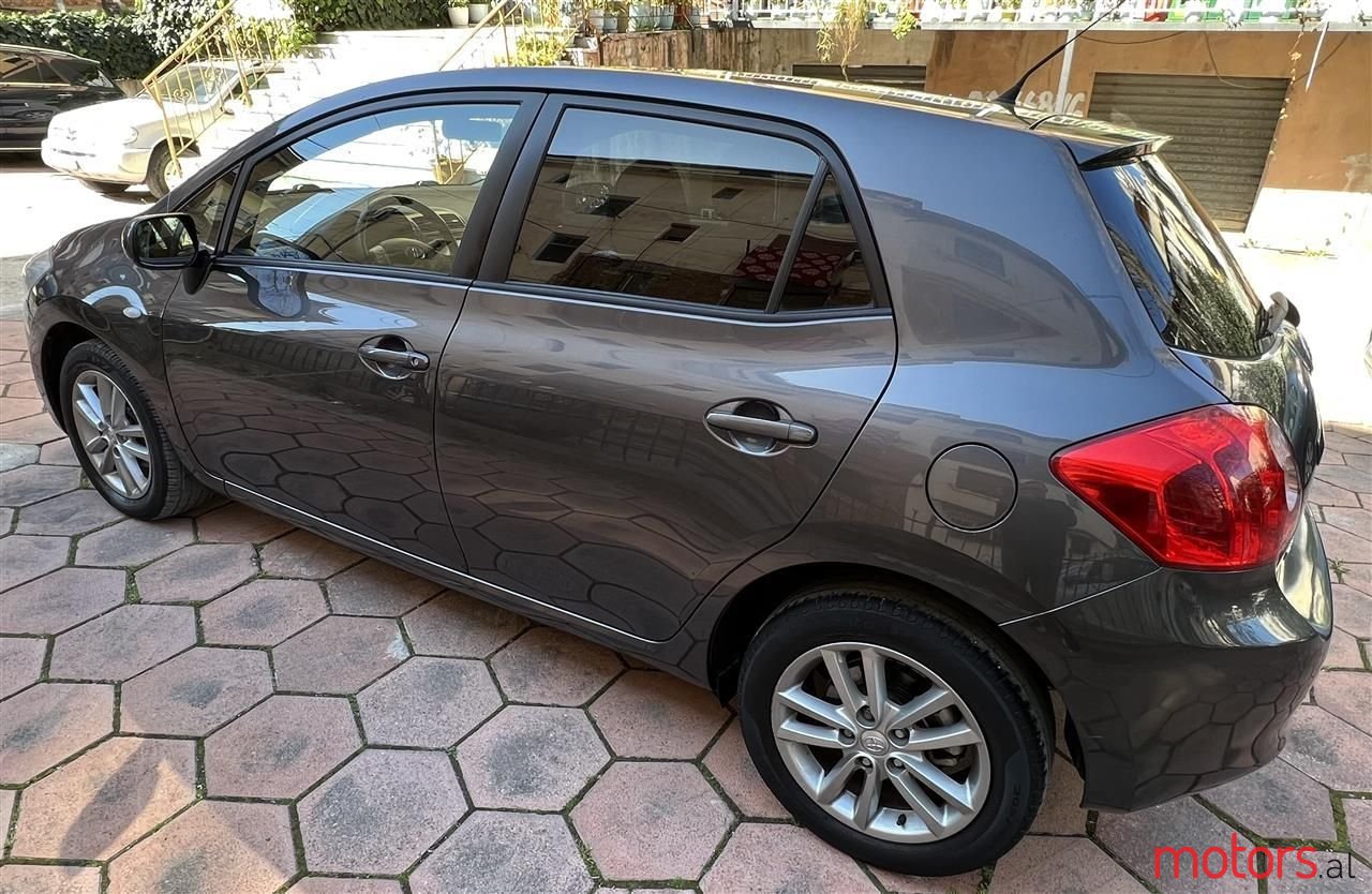 2009' Toyota Auris photo #6