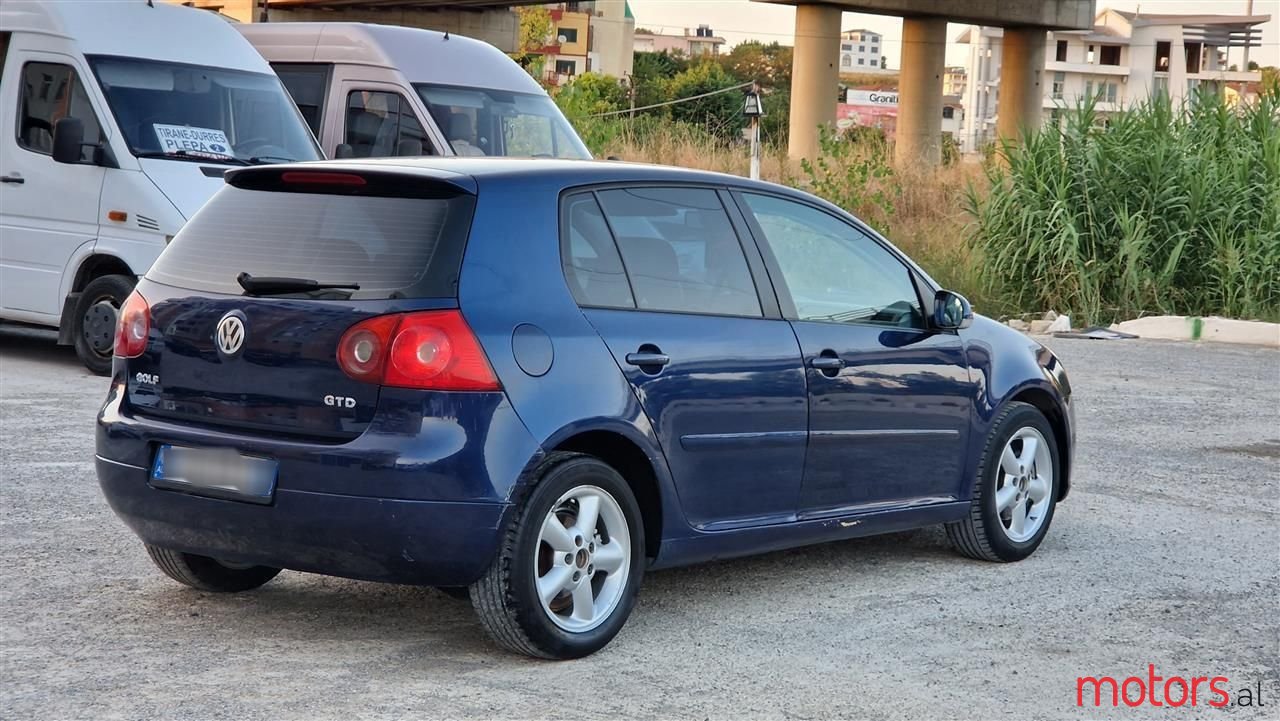 2004' Volkswagen Golf photo #4