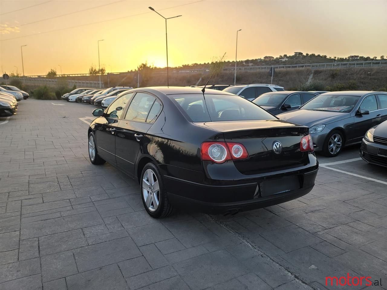 2008' Volkswagen Passat photo #5