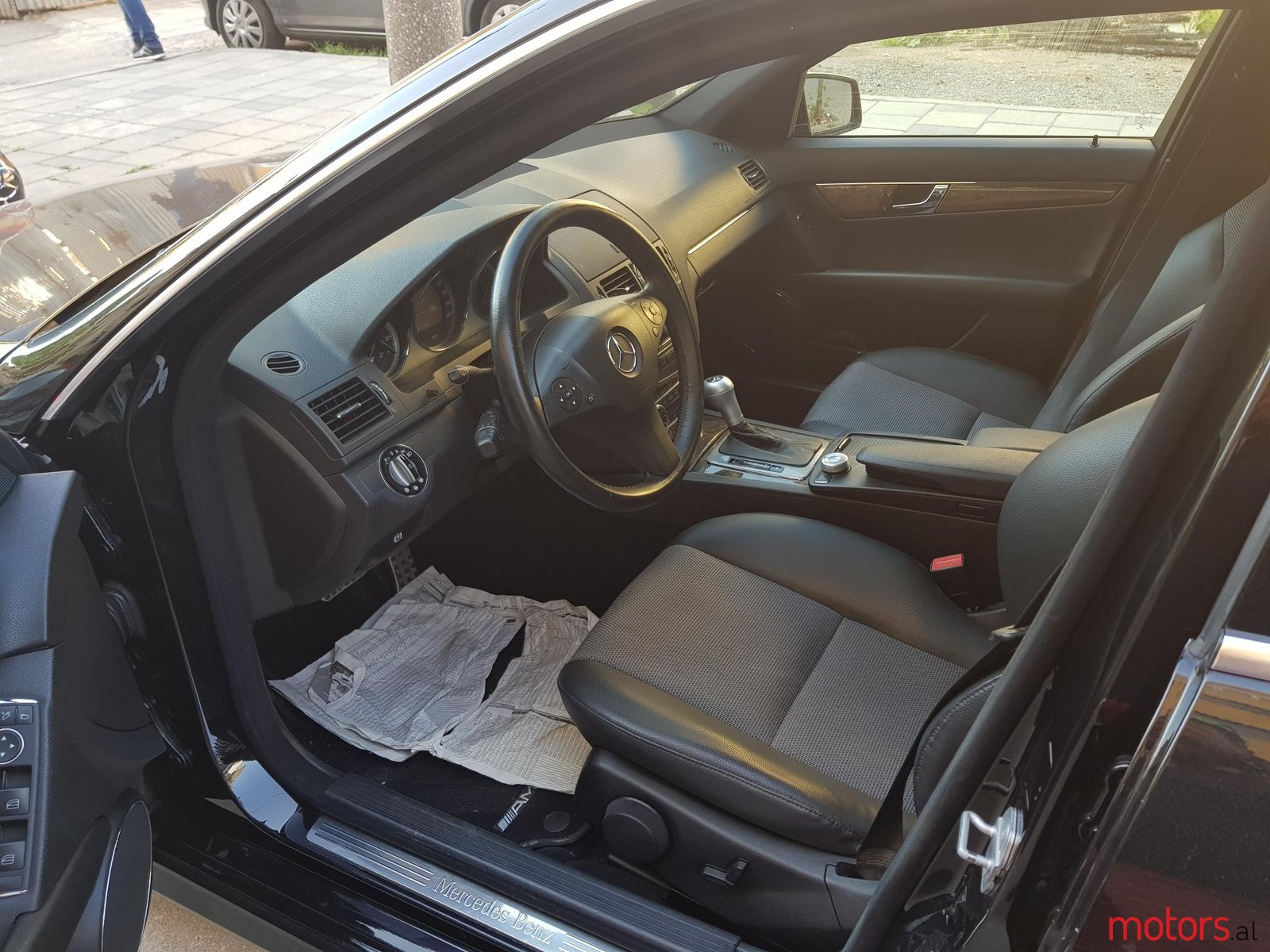 2009' Mercedes-Benz C-Class photo #6