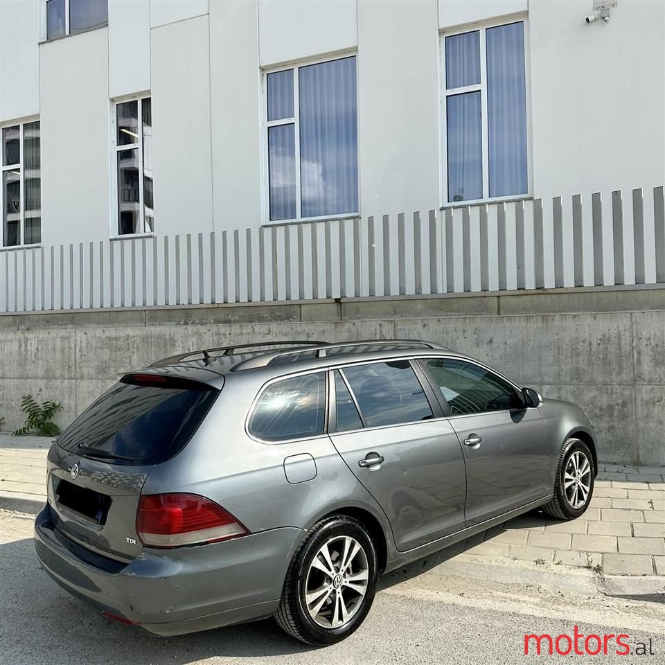 2010' Volkswagen Golf photo #4