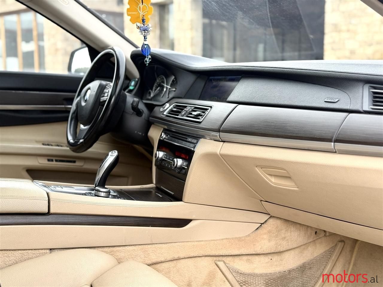 2012' BMW 730 photo #3