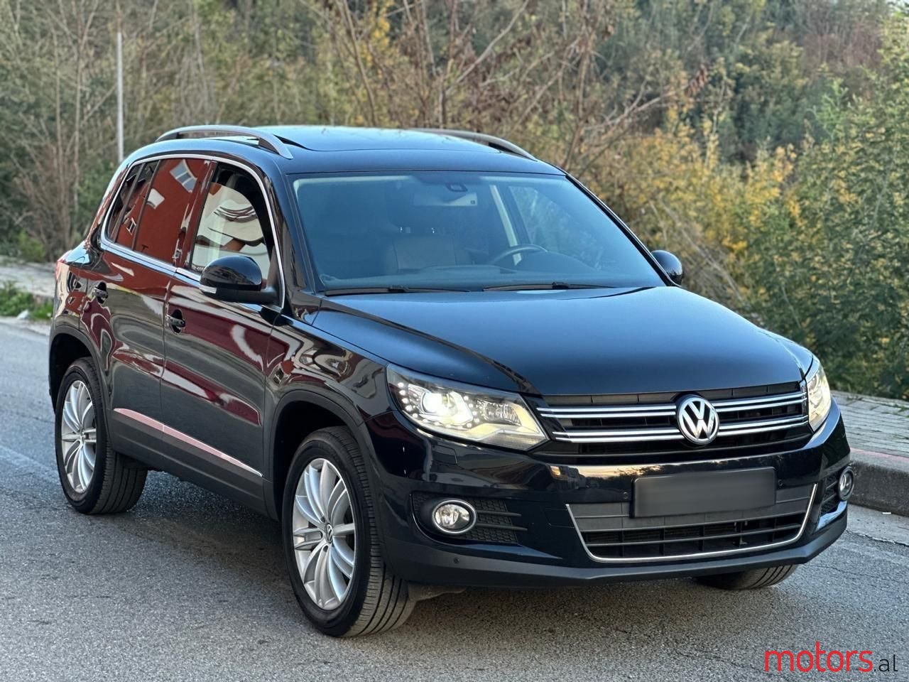 2015' Volkswagen Tiguan photo #4