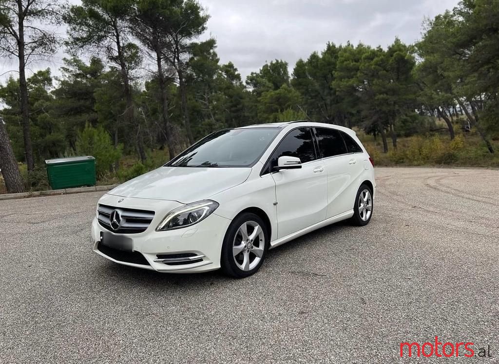 2013' Mercedes-Benz B 180 photo #5