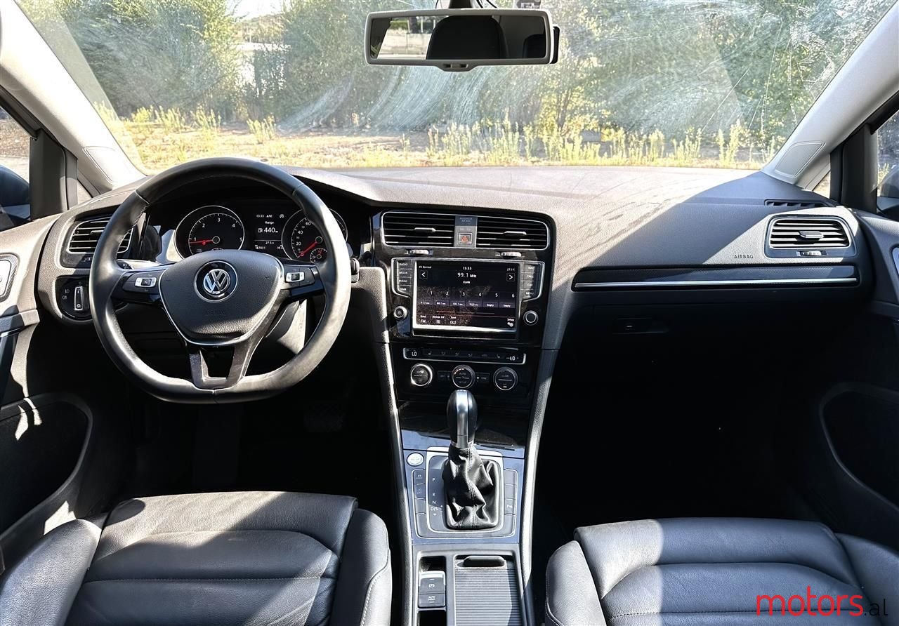 2015' Volkswagen Golf photo #2