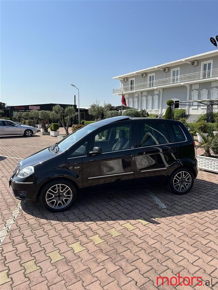 2011' Lancia Musa photo #5