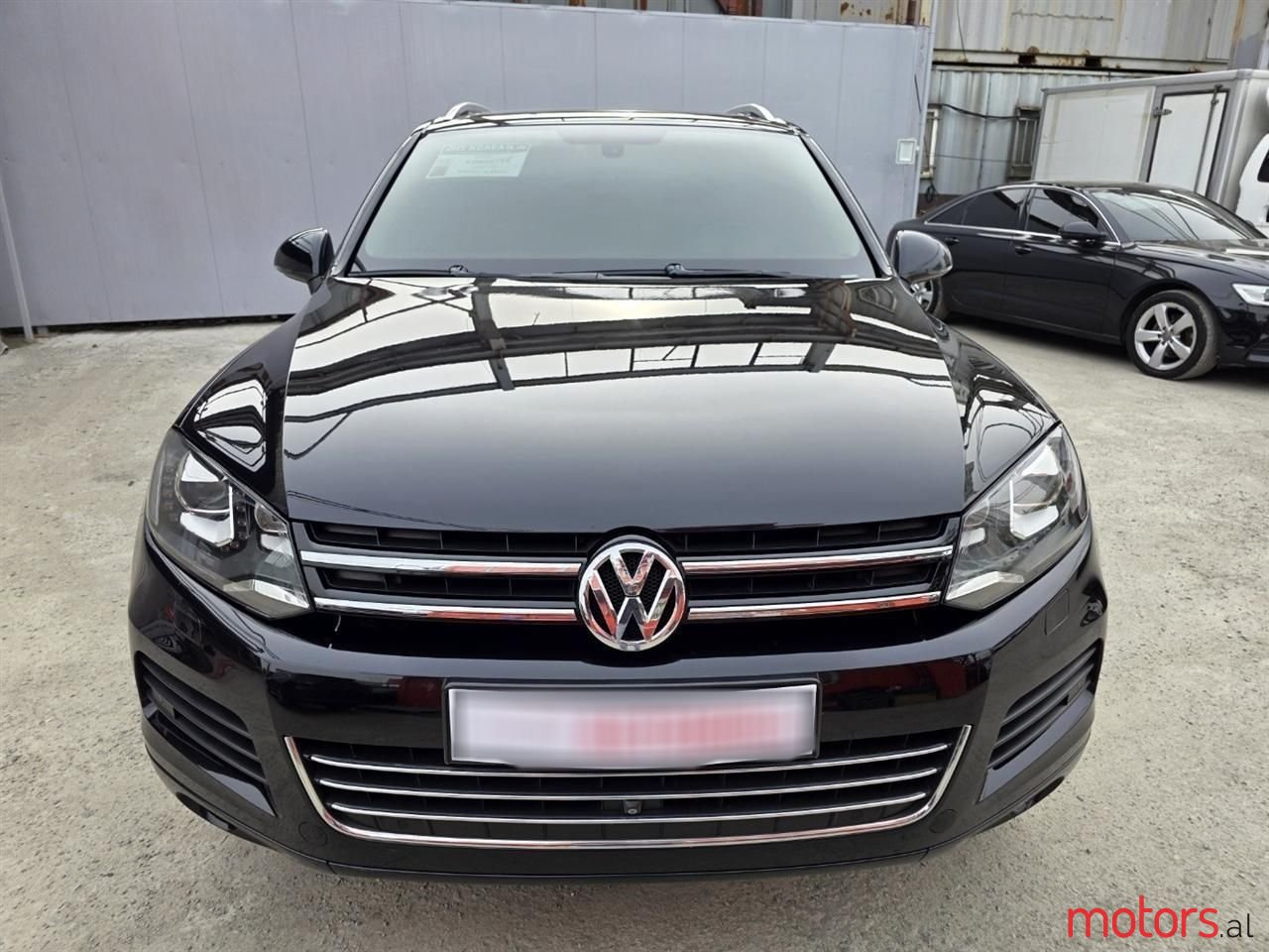 2014' Volkswagen Touareg photo #2